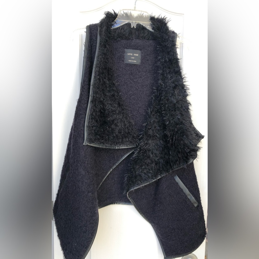 Love Tree gorgeous faux Fur super soft vest-Size Large